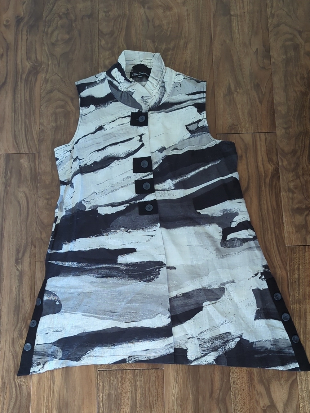 Claire Desjardins Black & White Sleeveless Tunic with Button Front
